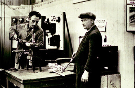 Alfonso Bialetti in seiner Fabrik